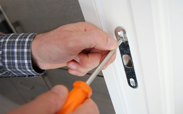 Green locksmith provides lock repair service in Daytona Beach & Ormond Beach, FL